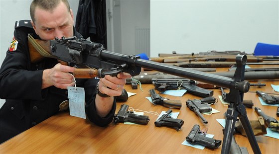 Nejvtí zbraní, kterou lidé v Ústeckém kraji odevzdali, byl  eskoslovenský...