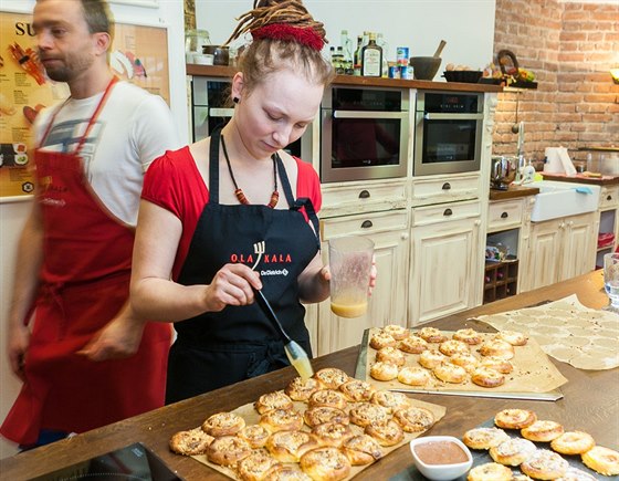 Pi pokapání smsí másla a vanilkového rumu koláky krásn syí.