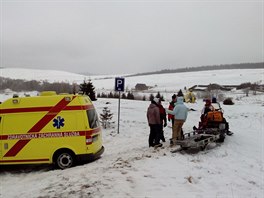 Horsk sluba pevezla zrannou snowboardistku k hotelu Nstup, odtud ji do...