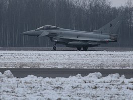 Letoun Eurofigher italskch vzdunch sil pistv v litevskm iauliai.