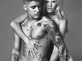 Justin Bieber a Lara Stone v reklam na spodní prádlo Calvin Klein