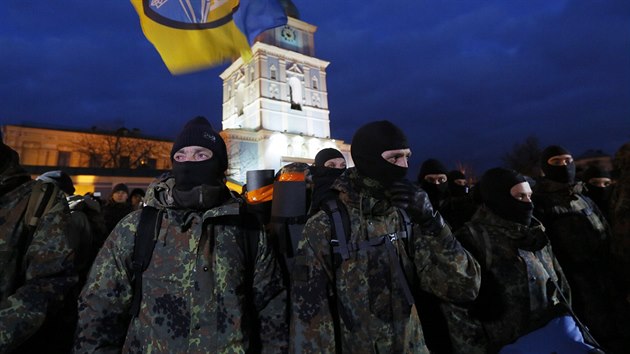 Kyjev. Psaha bojovnk dobrovolnickho praporu Azov ped odjezdem na frontu (3. ledna 2015)