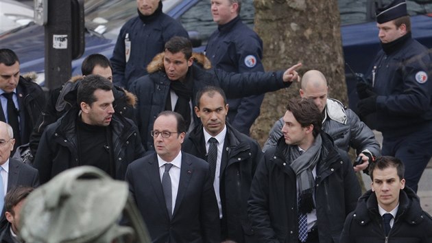 Francouzsk prezident Francois Hollande na mst toku na redakci satirickho tdenku Charlie Hebdo (7. ledna 2015)