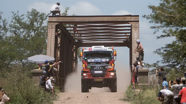 esk zvodnk Ale Loprais s kamionem MAN na trati Rallye Dakar.