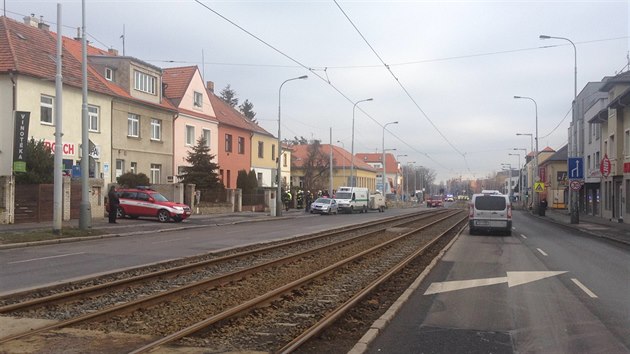 Kvli nlezu podezelho kufku v Blohorsk ulici evakuovala policie asi dv stovky lid z okolnch budov vetn nkolika destek k zkladn koly (6.1.2014)