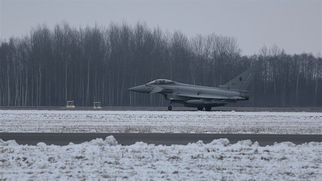 Letoun Eurofigher italskch vzdunch sil pistv v litevskm iauliai.