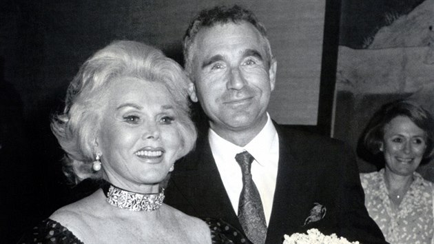 Zsa Zsa Gaborov a jej devt manel, nmeck princ Frederic von Anhalt (1986)