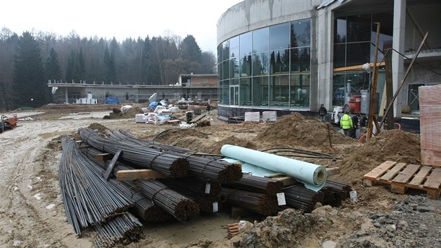 Ve Velkch Losinch finiuje stavba novho termlnho akvaparku, kter se chce rovnat s proslulmi rakouskmi stedisky v Laa i Gmndu (snmek z druh poloviny prosince).