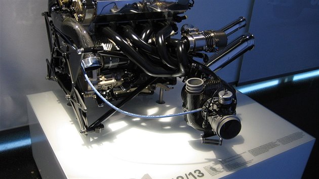 Peplovan motor BMW M12/13 pro Formuli 1