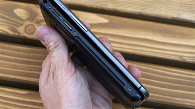 Vertu Signature a HTC One M8