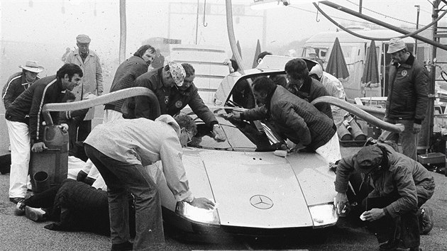 Experimentln Mercedes C111-III se vzntovm ptivlcem