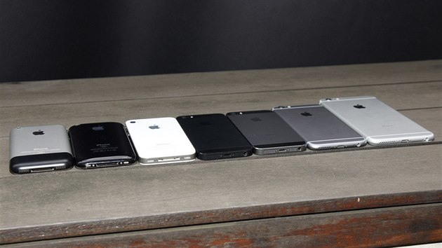 iPhone 6, iPhone 6 Plus a jejich star sourozenci