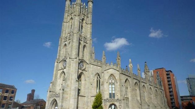 Bval kostel sv. Ji je postaven v novogotickm stylu podle nvrhu architekta Francise Goodwina.