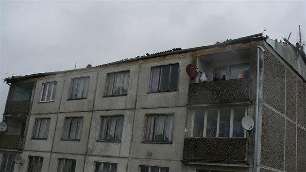 Vichr posunul stechu ubytovny na Tachovsku, hasii obyvatele domu evakuovali. Hrozilo toti, e stecha spadne.