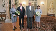 2015. Prezident Miloš Zeman s chotí Ivanou přivítali na novoročním obědě v... 2015. Prezident Miloš Zeman s chotí Ivanou přivítali na novoročním obědě v...