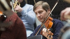 Miroslav Kaný nahradil ve zlínské filharmonii violistku, která odela na...