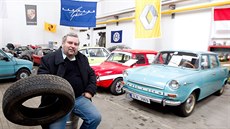 Jeden ze zakladatelů muzea Milan Bumba se svými „miláčky“. Jeden ze zakladatelů muzea Milan Bumba se svými „miláčky“.