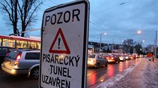 Doprava v Brně houstne kvůli zavřeným Pisáreckým tunelům. Doprava v Brně houstne kvůli zavřeným Pisáreckým tunelům.