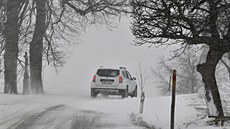 Sníh trápí i řidiče na Žďársku. (4. ledna 2015) Sníh trápí i řidiče na Žďársku. (4. ledna 2015)