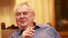 Miloš Zeman v Lánech během rozhovoru pro Frekvenci 1 (4. ledna 2015) Miloš Zeman v Lánech během rozhovoru pro Frekvenci 1 (4. ledna 2015)