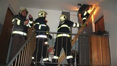Vichr posunul stechu ubytovny na Tachovsku, hasii obyvatele domu evakuovali....