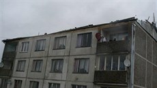 Vichr posunul stechu ubytovny na Tachovsku, hasii obyvatele domu evakuovali....
