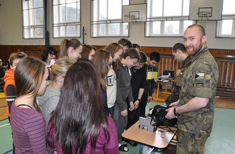 Veterán Jií Koa z 41. mechanizovaného praporu v atci pijel piblíit svou...