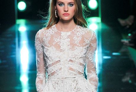 Romantick bl krajka: Elie Saab, kolekce jaro - lto 2015