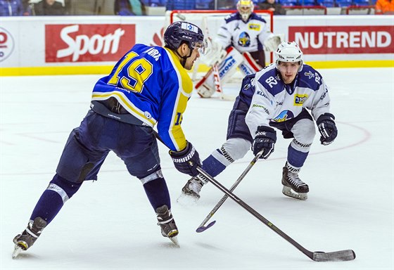 Momentka ze zápasu Kladno (v bílém)  vs Ústí nad Labem.