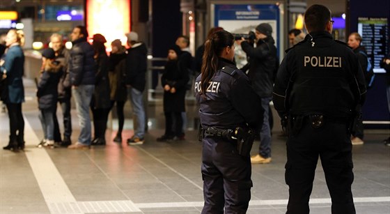 Policie ve Francii u trafiky (17. ledna 2015).
