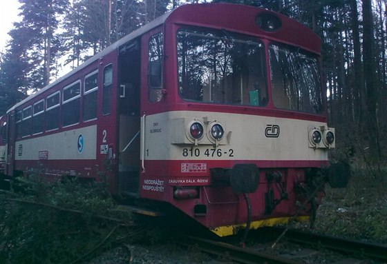 Lokální vlakový spoj ráno vykolejil mezi stanicemi tramberk a Veovice....