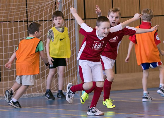 JE TAM! Malým fotbalistm zaal tradiní Dtský pohár.