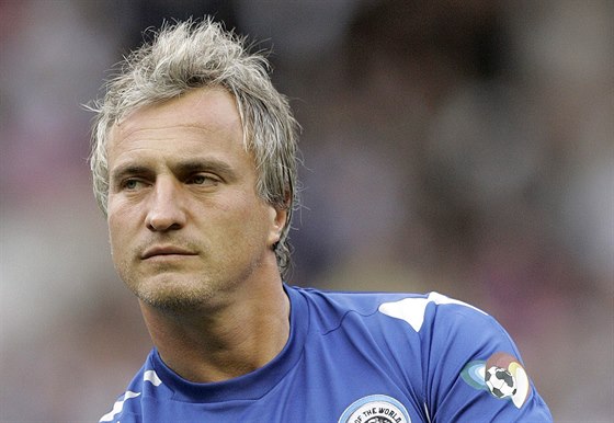 Bývalý francouzský reprezentant David Ginola bude kandidovat na prezidenta FIFA.