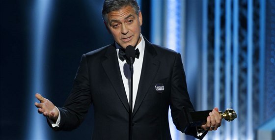 George Clooney pebírá  cenu na 72. roníku Zlatých glob ...