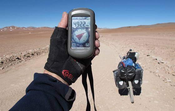 Bolivie, Altiplano, GPS ukazuje nejvyí dosaenou nadmoskou výku.