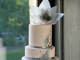 Tento dort je ladn do merukových tón, kvtinu vyrobila Ceri Olofsonová z...