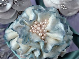 Tyto luxusn vypadající cupcakeky jsou z dílny cukráky Ceri Olofsonové,...