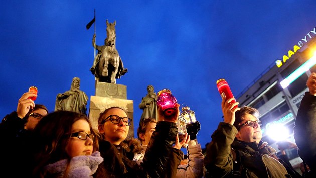 Pochod u pleitosti vro uplen Jana Palacha na Vclavskm nmst. (18. ledna 2015)