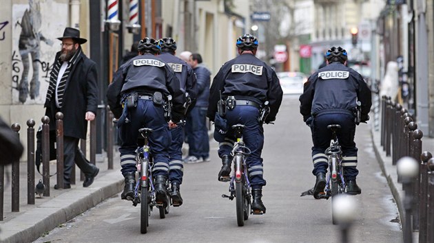 Francie mobilizovala kvli hrozb dalch tok na 4 700 policist na ochranu idovskch kol a synagog (12. ledna 2015)