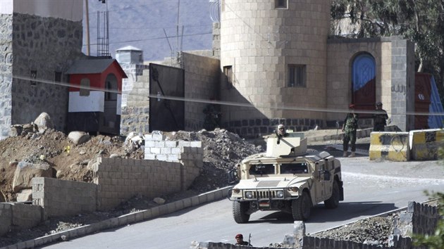 Boje se odehrly ped prezidentskm palcem v jemenskm hlavnm mst Sanaa (19. ledna 2015).