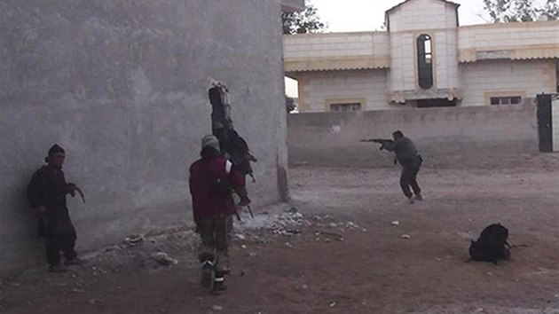 Bojovnci Islmskho sttu v Kobani (4. listopadu 2014).