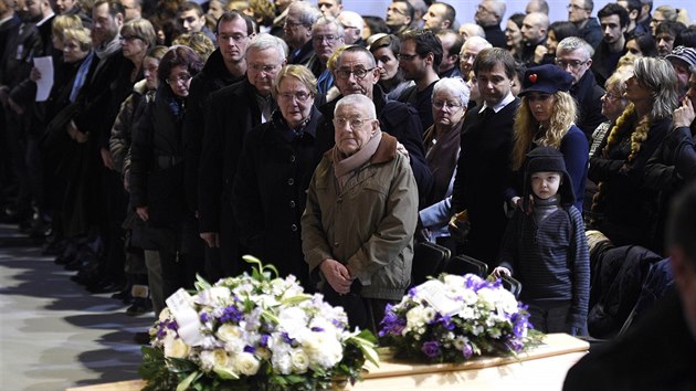 V msteku Pontoise u Pae v ptek ped polednem probhl za asti stovek lid poheb zesnulho feditora Charlie Hebdo Stphana Charbonniera (16. ledna)