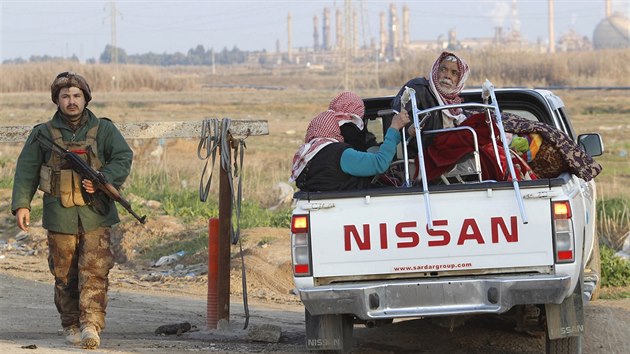 Kurdov jezdy pevezli do zdravotnickho centra na severu zem (17. ledna 2015).