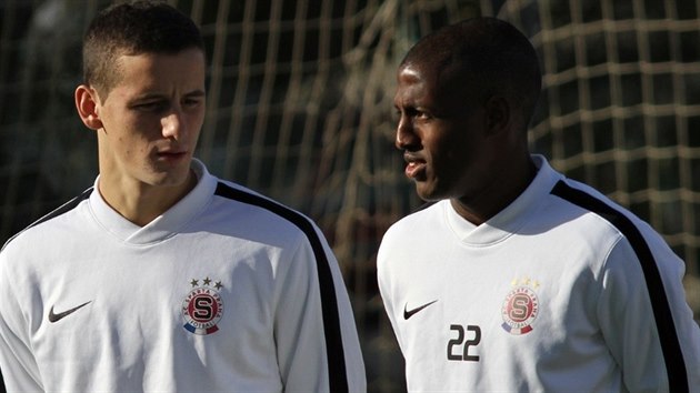 Herolind Shala (vlevo) a Fabrice Picault, nov posily fotbalist Sparty.