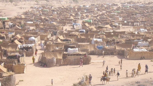 Zchrann tbor uprchlk z Drfru v adu pi konfliktu v roce 2003