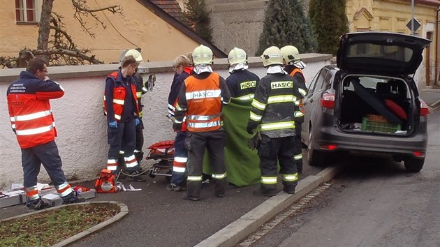 Pivolan zchrani u zrannmu mui nemohli pomoci.