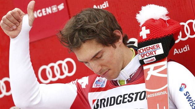 výcarský lya Carlo Janka po triumfu v superkombinaci ve Wengenu.
