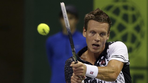 SOUSTEDN. Tom Berdych bojuje ve finle turnaje v Dauh.