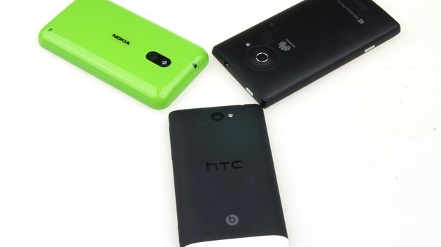 Nejelegantnjm telefonem je Windows Phone 8S by HTC. Design Huawei W1 je konzervativn, Nokia Lumia 620 i pes vmnn kryty psob lacinm dojmem.