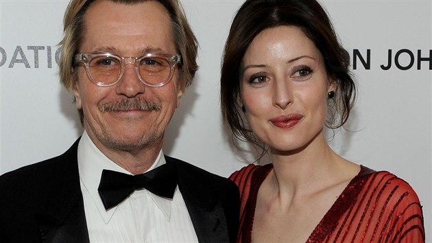 Gary Oldman a Alexandra Edenboroughov (Los Angeles, 27. nora 2011)